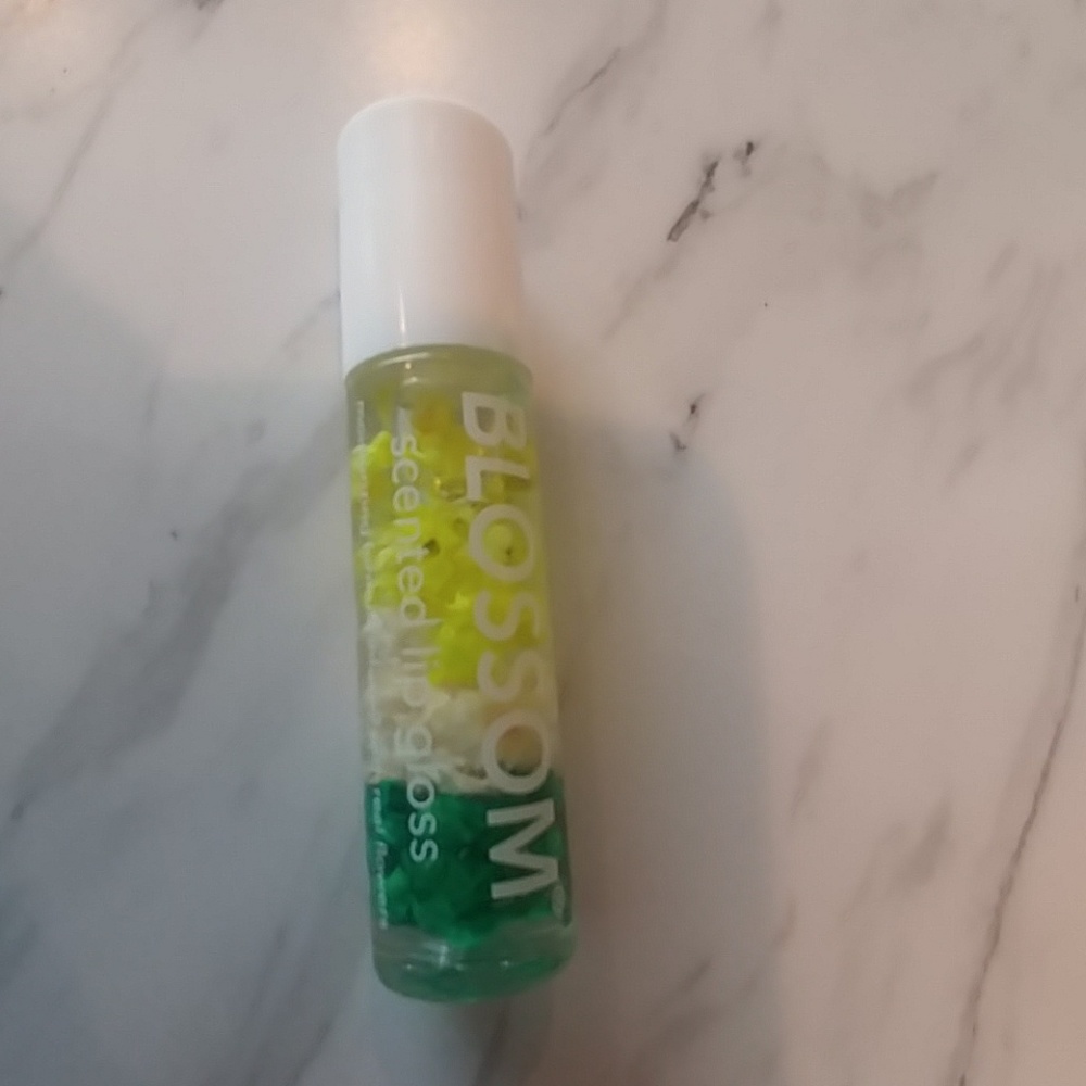 Scented lip gloss